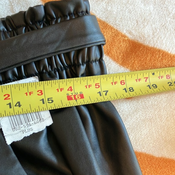NEW black faux, leather pants with big front pockets & belt plus Size - Picture 5 of 7